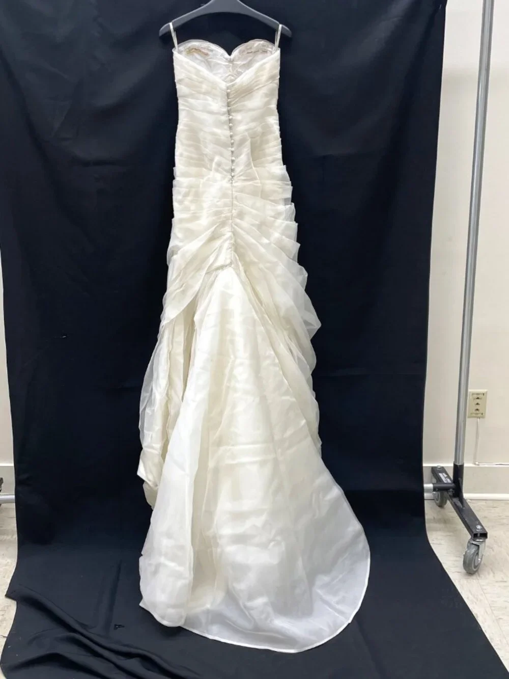 Pnina Tornai Style #4171 Kleinfeld Organza Pleated Mermaid Dress - Picture 4 of 12